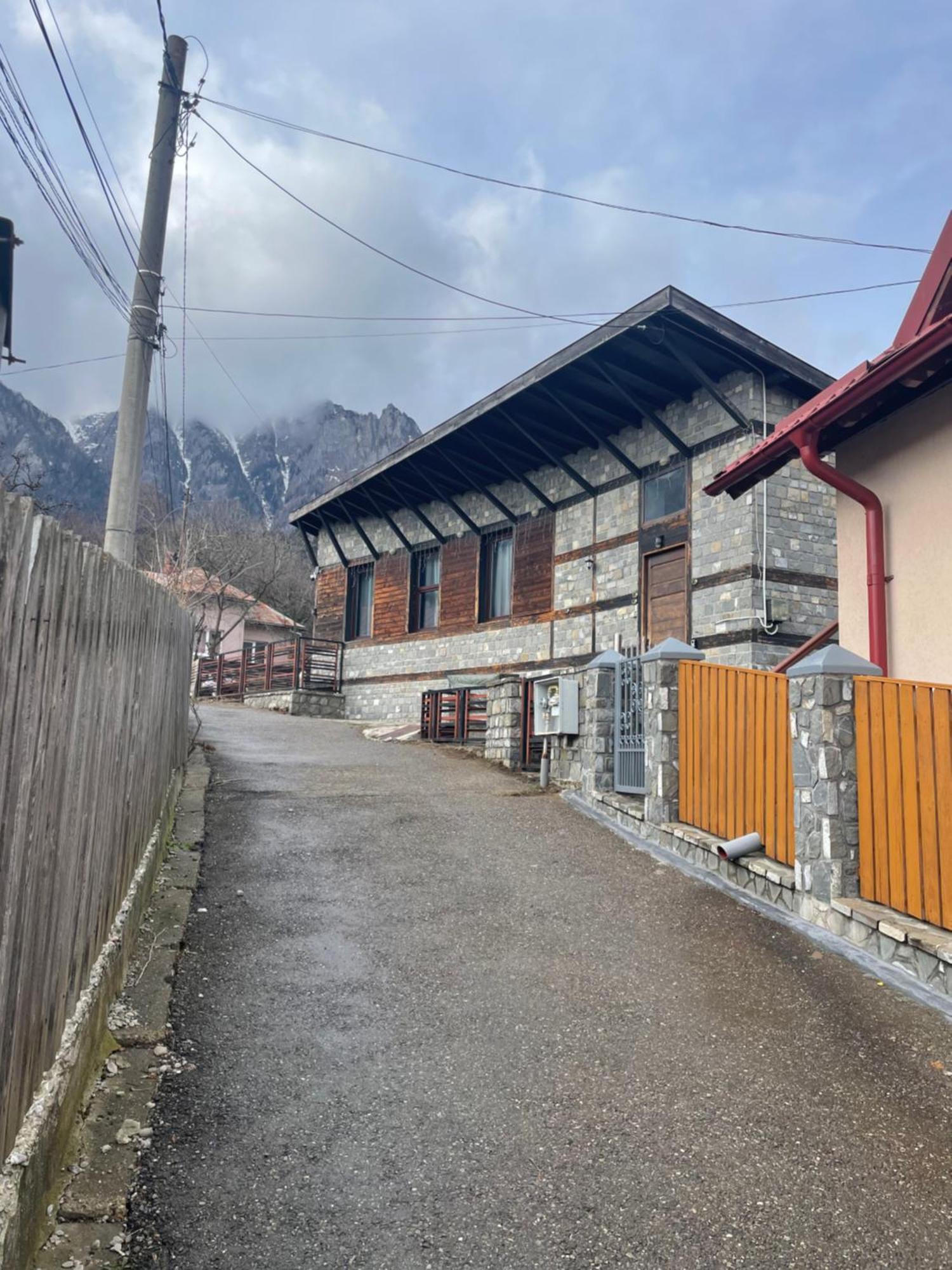 Villa Casuta De Piatra Buşteni Exterior foto