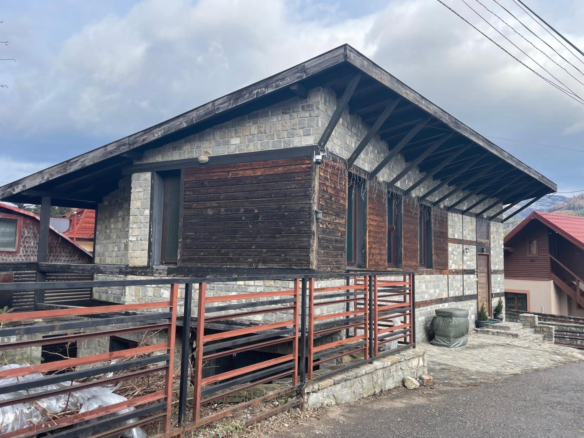 Villa Casuta De Piatra Buşteni Exterior foto