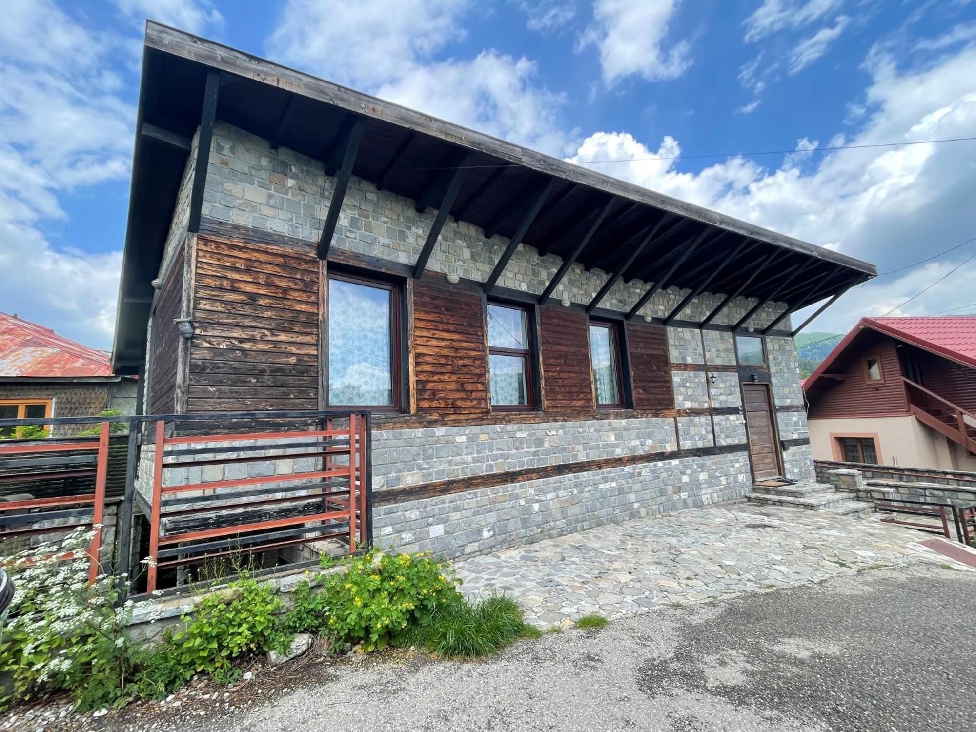 Villa Casuta De Piatra Buşteni Exterior foto